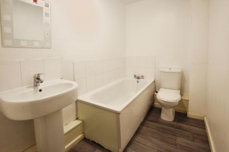 2 bedroom Flat to let in Lower Hall Street, St Helens, WA10