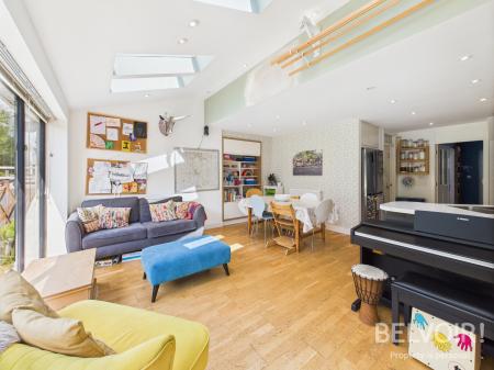 4 bedroom Terraced House for sale in York Street, Stone, ST15