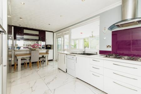 8 bedroom Semi-detached house to let in Pool Lane, Oldbury, B69