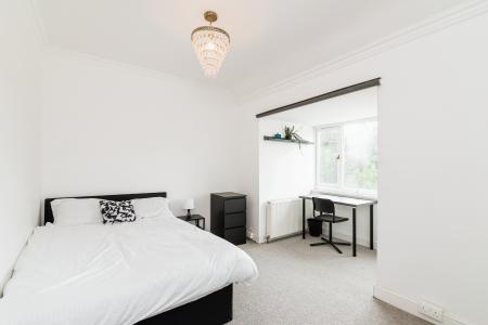 8 bedroom Semi-detached house to let in Pool Lane, Oldbury, B69