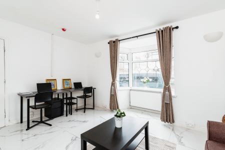 8 bedroom Semi-detached house to let in Pool Lane, Oldbury, B69