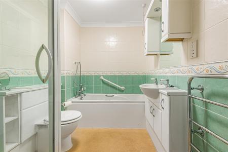 1 bedroom Ground floor flat to let in Mill Street, Wantage, OX12