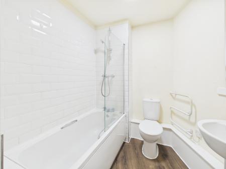 2 bedroom Flat to let in Hamnett Court, Birchwood, Warrington, WA3