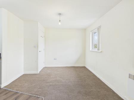 2 bedroom Flat to let in Hamnett Court, Birchwood, Warrington, WA3