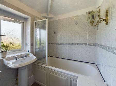 3 bedroom End of terrace house to let in Sandy lane, Orford, Warrington, WA2