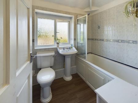 3 bedroom End of terrace house to let in Sandy lane, Orford, Warrington, WA2