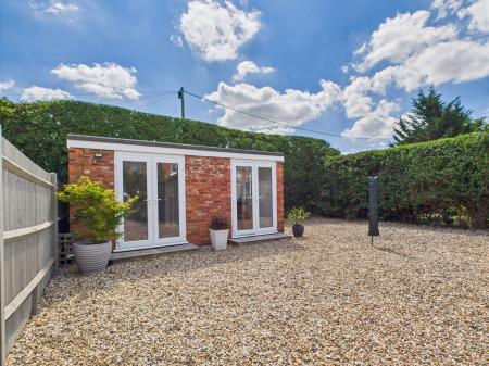 3 bedroom End of terrace house for sale in Blundells Road, Tilehurst, Reading, RG30