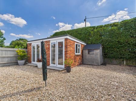 3 bedroom End of terrace house for sale in Blundells Road, Tilehurst, Reading, RG30