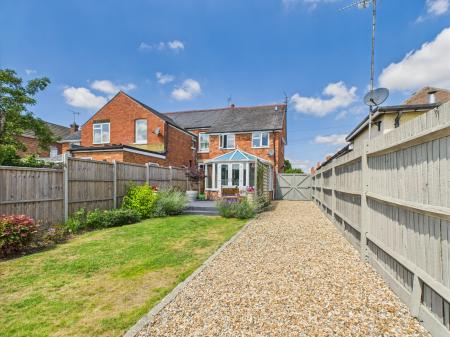 3 bedroom End of terrace house for sale in Blundells Road, Tilehurst, Reading, RG30