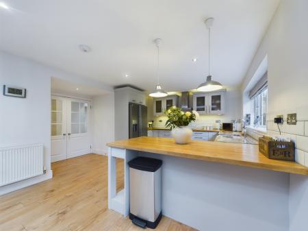 4 bedroom Semi-detached house for sale in Burghfield Road, Reading, Reading, RG30