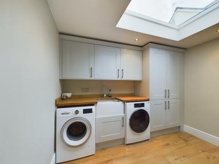 4 bedroom Semi-detached house for sale in Burghfield Road, Reading, Reading, RG30