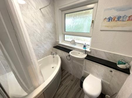 2 bedroom Flat to let in Auchinyell Road, Aberdeen, AB10