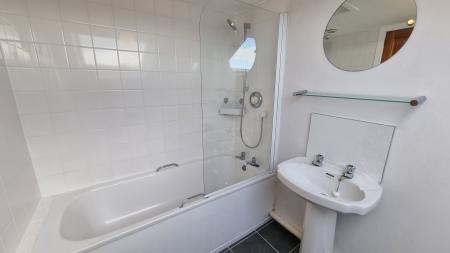 3 bedroom Flat to let in Bonnymuir Place, Midstocket, Aberdeen, AB15