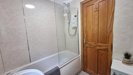 4 bedroom End of terrace house to let in Gordon Place, Bridge of Don, Aberdeen, AB23