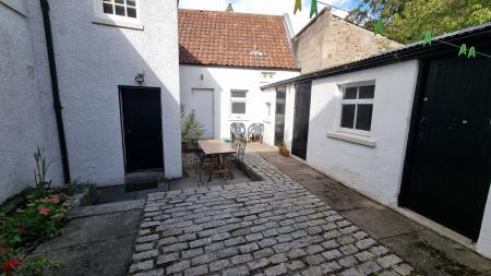 2 bedroom Cottage to let in High Street, Aberdeen, AB24