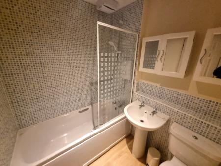 2 bedroom Flat to let in Hutcheon Low Place, Danestone, Aberdeen, AB21