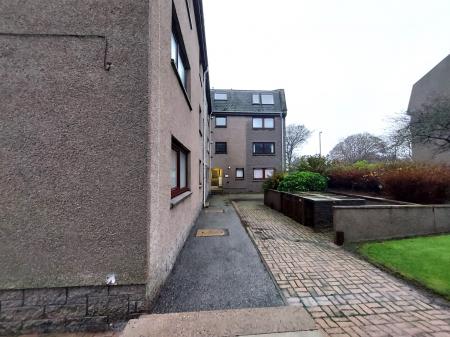 1 bedroom Flat to let in Urquhart Terrace, The Beach, Aberdeen, AB24