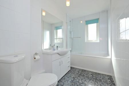 2 bedroom Flat for sale in 220 Oldcroft Place, Cornhill, Aberdeen, AB16