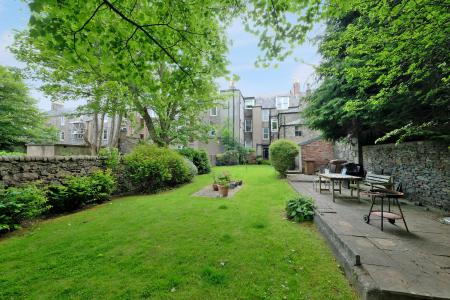 2 bedroom Flat for sale in 54 Balmoral Place, The City Centre, Aberdeen, AB10