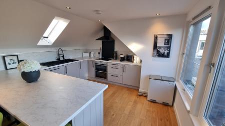 2 bedroom Flat to let in Union Street, The City Centre, Aberdeen, AB10