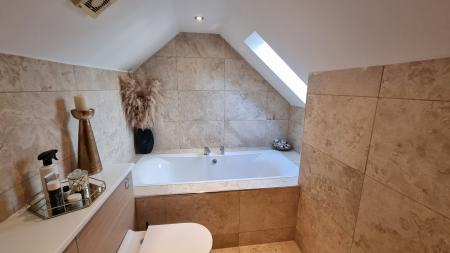 2 bedroom Flat to let in Union Street, The City Centre, Aberdeen, AB10