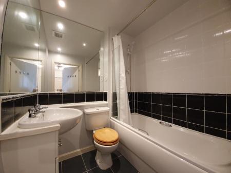 2 bedroom Flat to let in Denwood, Woodend, Aberdeen, AB15