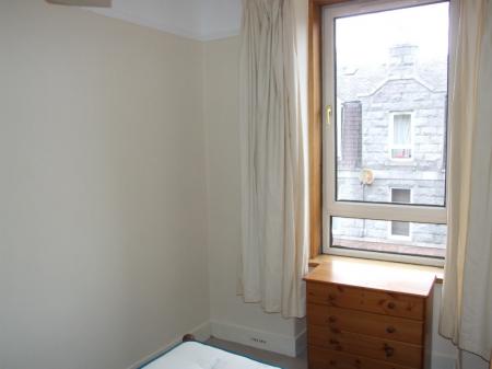 1 bedroom Flat to let in Wallfield Place, Rosemount, Aberdeen, AB25