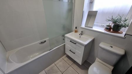 2 bedroom Flat to let in Gairn Road, Holburn, Aberdeen, AB10