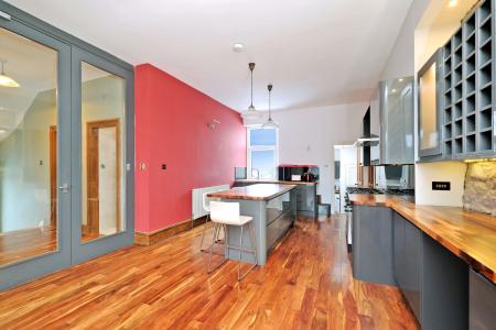 4 bedroom Flat for sale in Richmondhill Place, Aberdeen, AB15