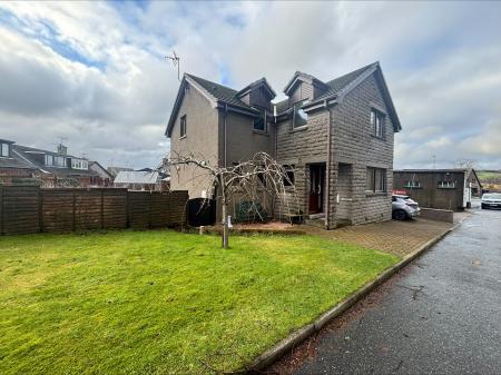 3 bedroom Detached house to let in Park Crescent, Oldmeldrum, AB51