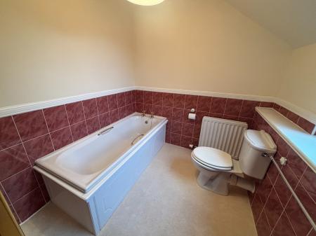 3 bedroom Detached house to let in Park Crescent, Oldmeldrum, AB51