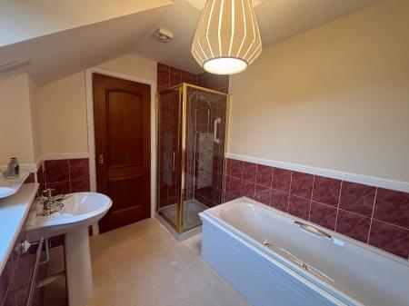 3 bedroom Detached house to let in Park Crescent, Oldmeldrum, AB51