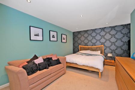 2 bedroom Flat for sale in South College Street, The City Centre, Aberdeen, AB11