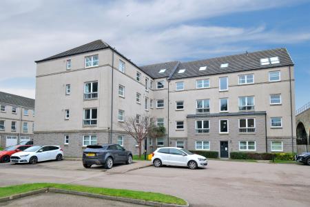 2 bedroom Flat for sale in South College Street, The City Centre, Aberdeen, AB11
