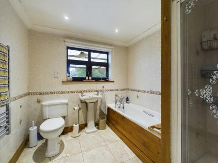 5 bedroom Bungalow for sale in Nickley Wood Road, , Shadoxhurst, TN26 1LZ