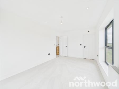 5 bedroom Detached house for sale in Meadow Farm, Great Chart, Ashford, TN23 3UW