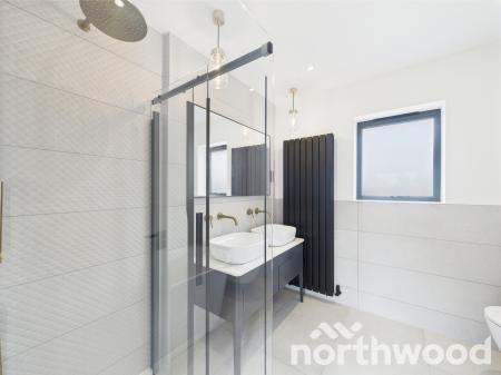 5 bedroom Detached house for sale in Meadow Farm, Great Chart, Ashford, TN23 3UW