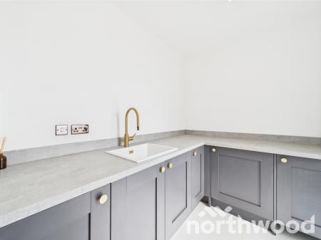 5 bedroom Detached house for sale in Meadow Farm, Great Chart, Ashford, TN23 3UW