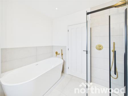 5 bedroom Detached house for sale in Meadow Farm, Great Chart, Ashford, TN23 3UW