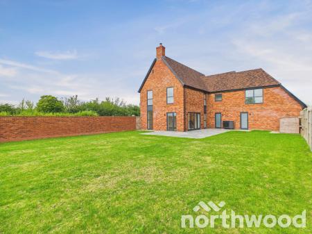5 bedroom Detached house for sale in Meadow Farm, Great Chart, Ashford, TN23 3UW