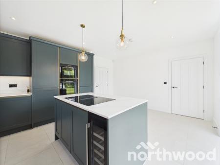 5 bedroom Detached house for sale in Meadow Farm, Great Chart, Ashford, TN23 3UW