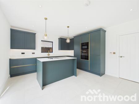 5 bedroom Detached house for sale in Meadow Farm, Great Chart, Ashford, TN23 3UW