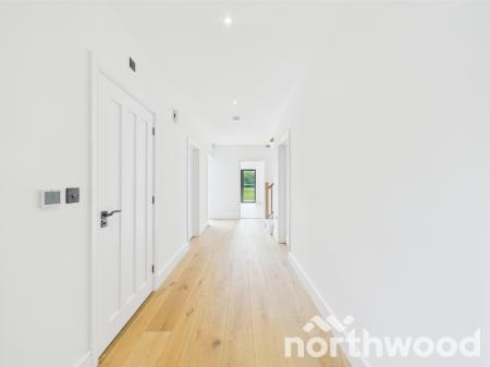 5 bedroom Detached house for sale in Meadow Farm, Great Chart, Ashford, TN23 3UW