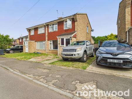 3 bedroom Semi-detached house for sale in Ashborne Close, Kennington, Ashford, TN24