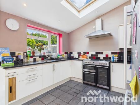 3 bedroom Semi-detached house for sale in Ashborne Close, Kennington, Ashford, TN24