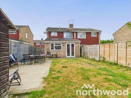 3 bedroom Semi-detached house for sale in Ashborne Close, Kennington, Ashford, TN24