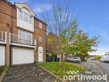 3 bedroom Town house for sale in Bradbridge Green, Singleton, Ashford, TN23