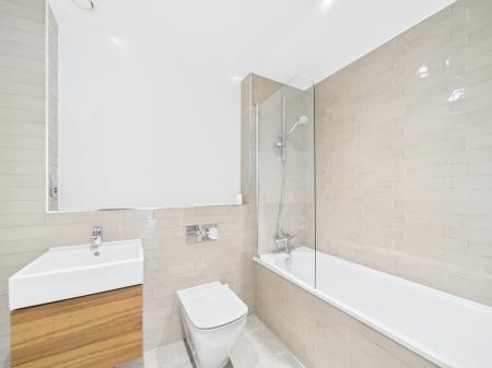 2 bedroom Apartment for sale in George Street, Victoria Point, Ashford, TN23