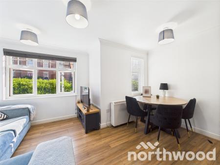 2 bedroom Apartment for sale in Gravelly Field, Singleton, Ashford, TN23