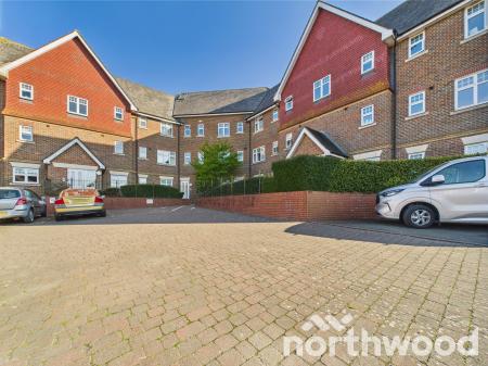 2 bedroom Apartment for sale in Gravelly Field, Singleton, Ashford, TN23